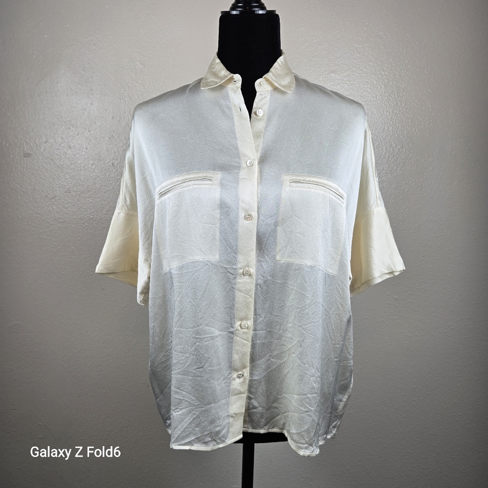 Vince 100% Silk Ivory Short Sleeve Blouse Button Down Top Size Small S/P‎
